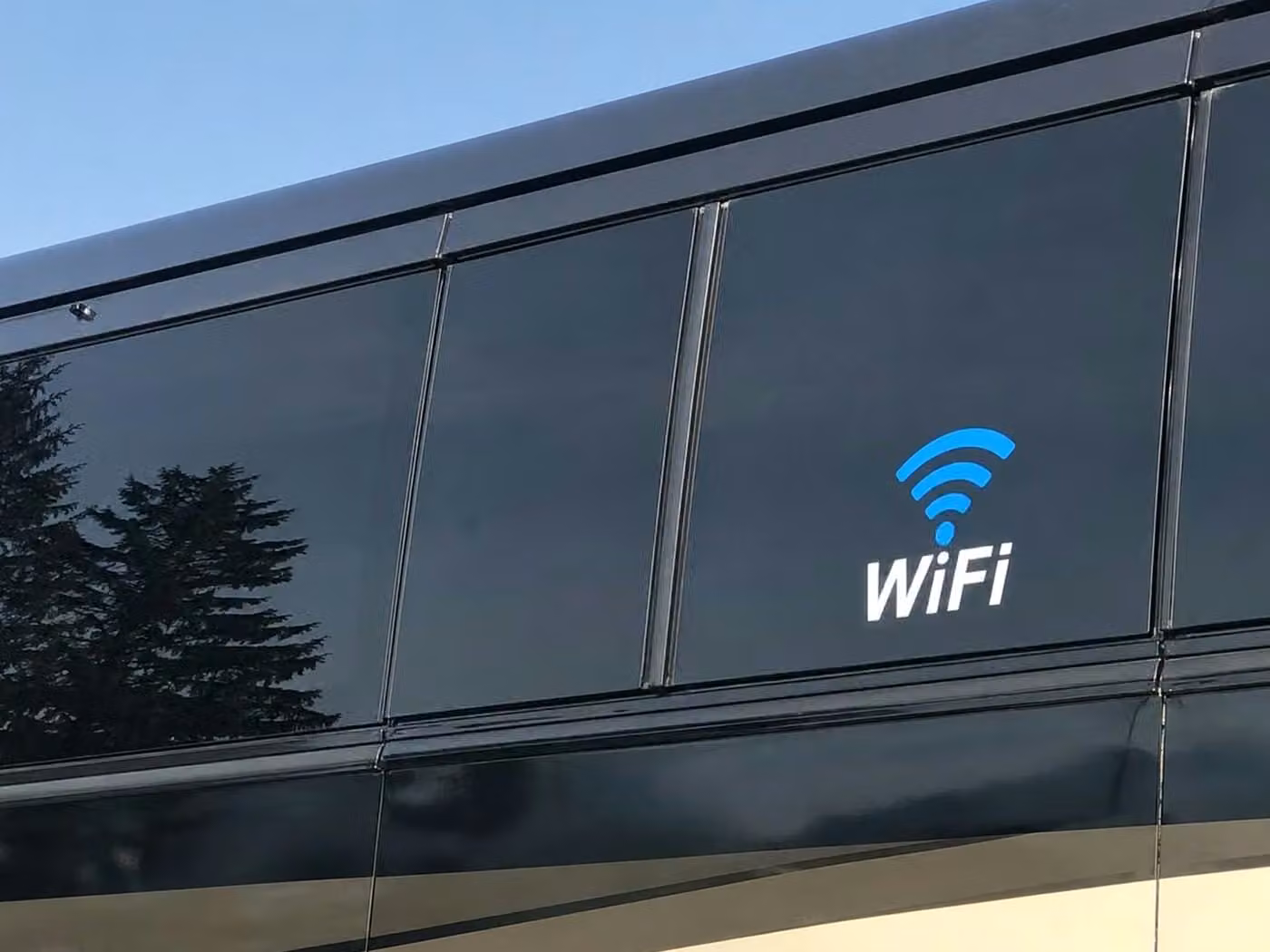 woodstock 15 passenger minibus wifi