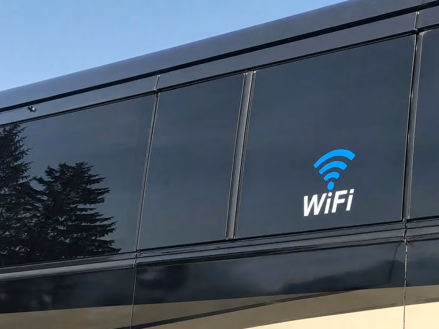 woodstock 18 passenger minibus wifi