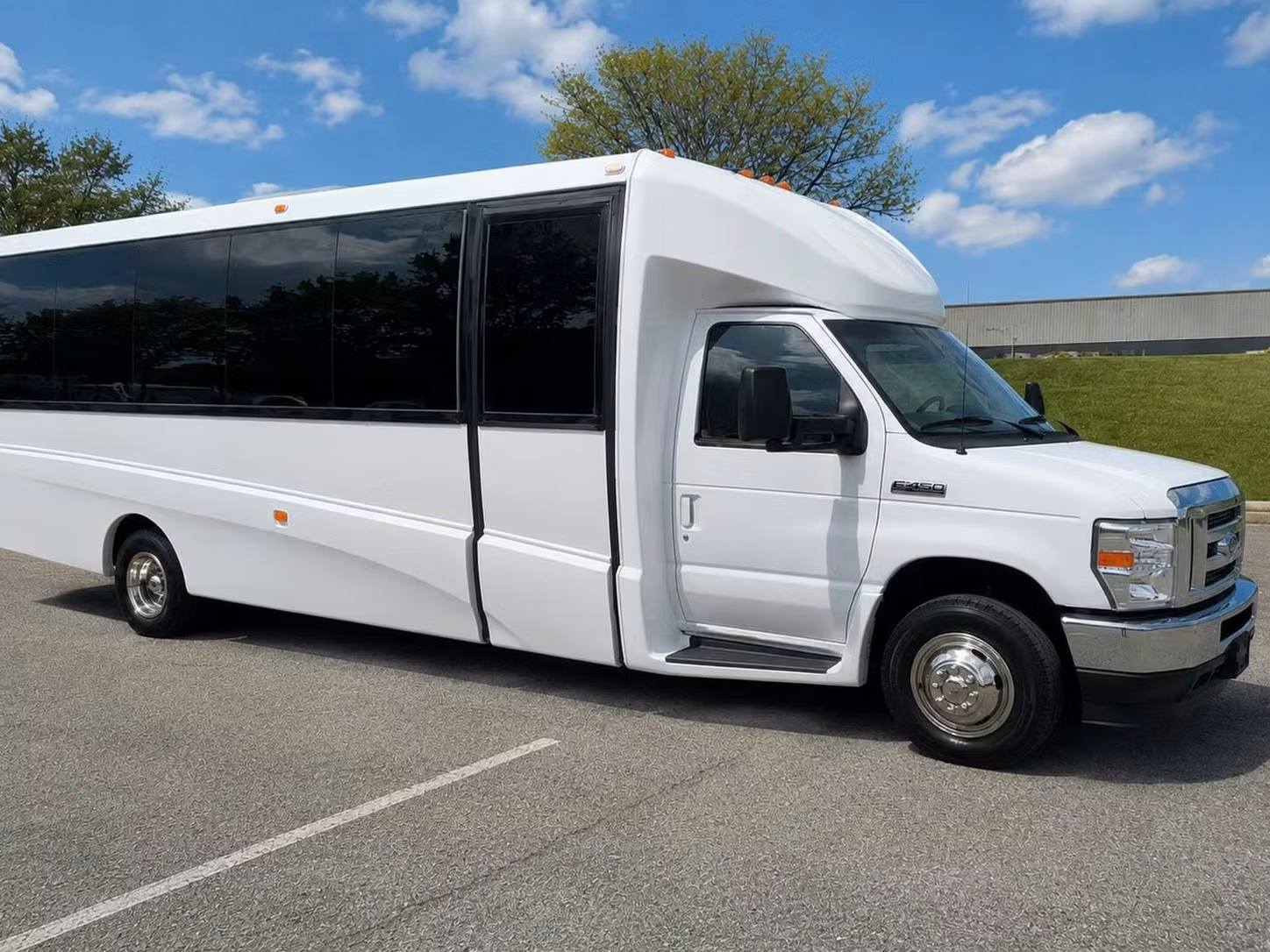 woodstock 20 passenger minibus rental