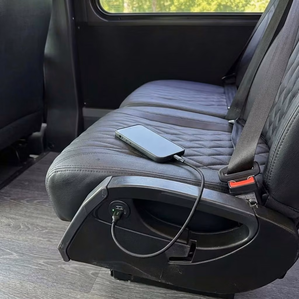 woodstock 20 passenger minibus usb charging
