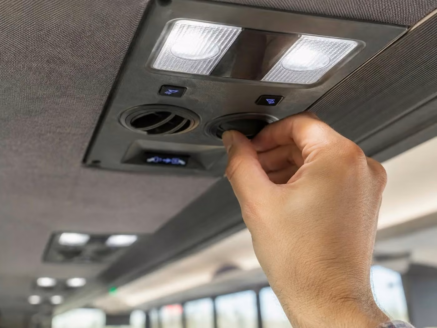 woodstock 25 passenger minibus air conditioning