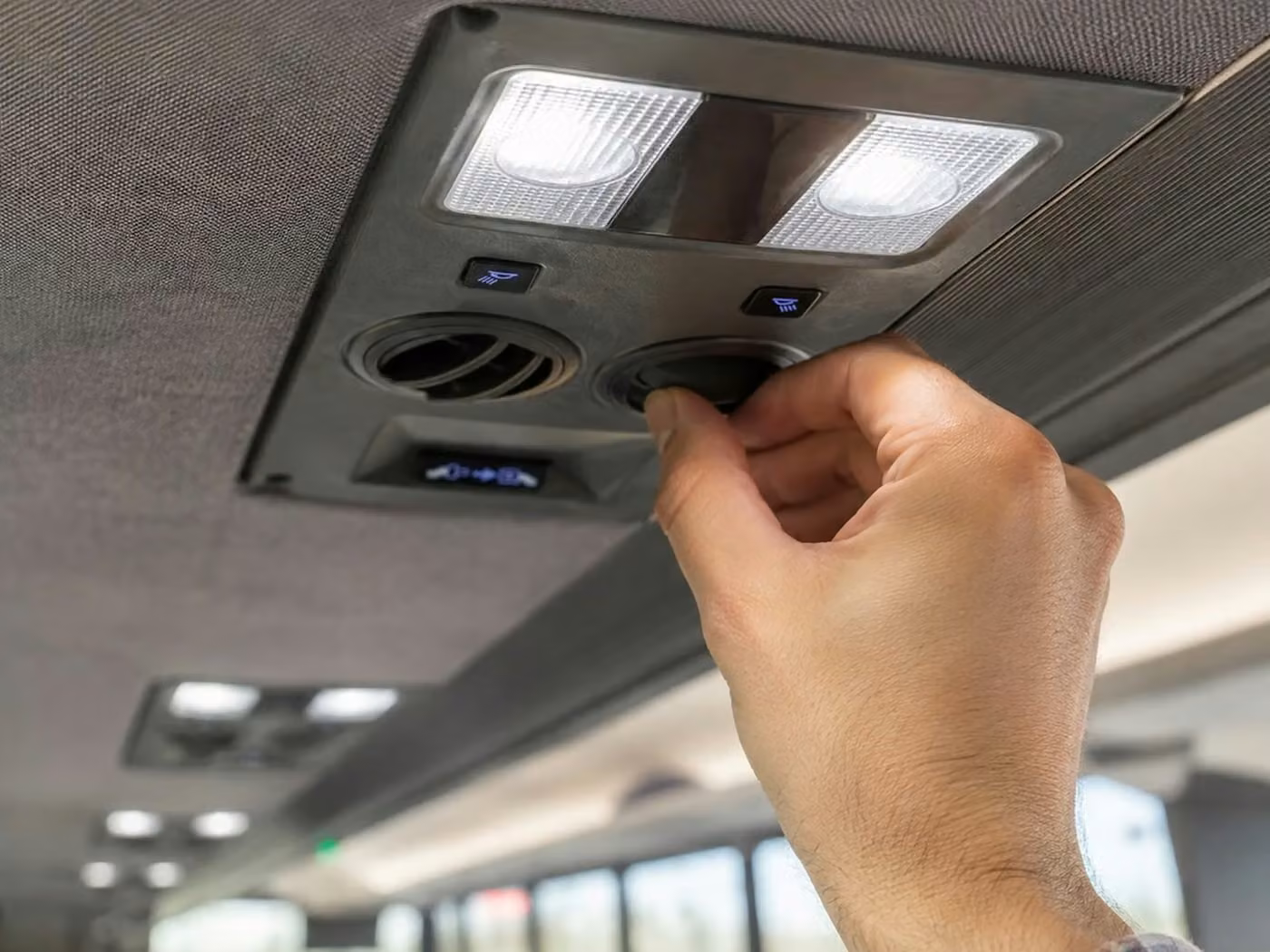 woodstock 30 passenger minibus air conditioning