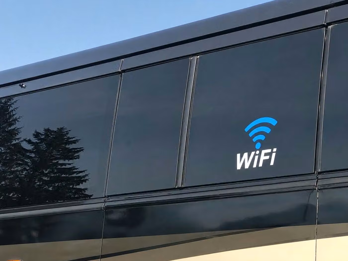 woodstock 30 passenger minibus wifi