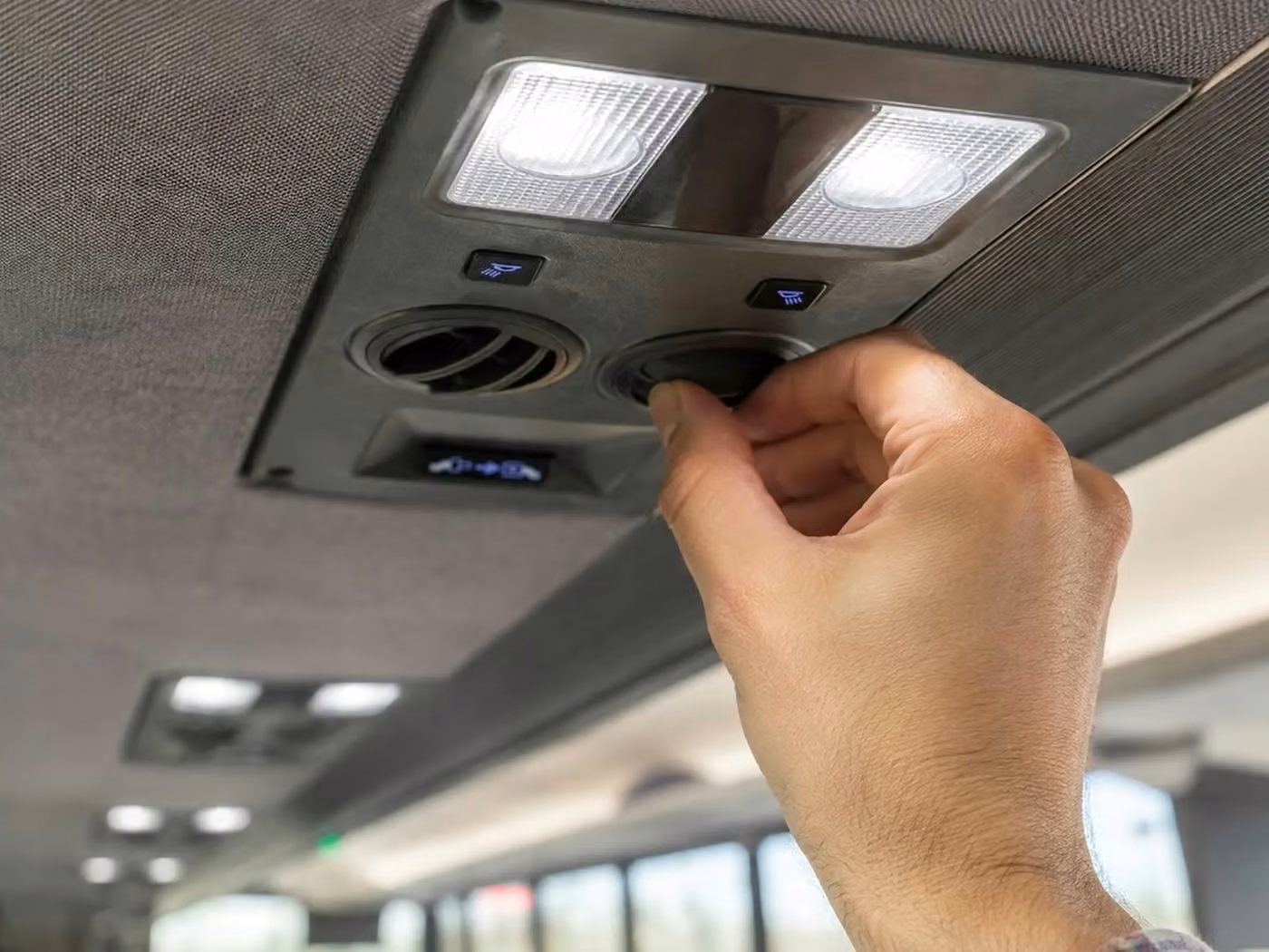 woodstock 35 passenger minibus air conditioning