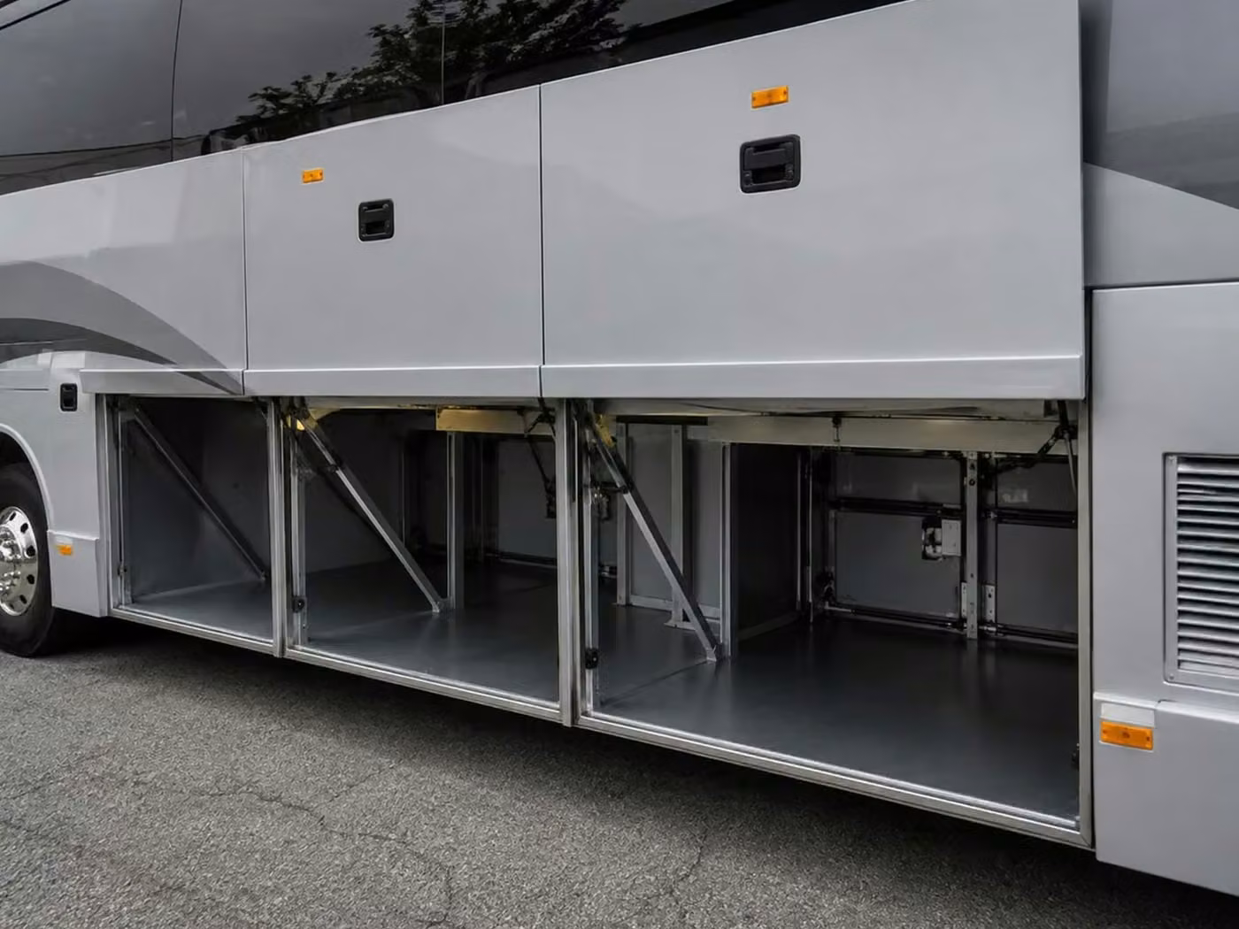 woodstock 56 passenger charter bus luggage bays