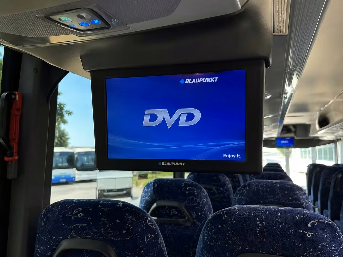 woodstock 56 passenger charter bus tvs
