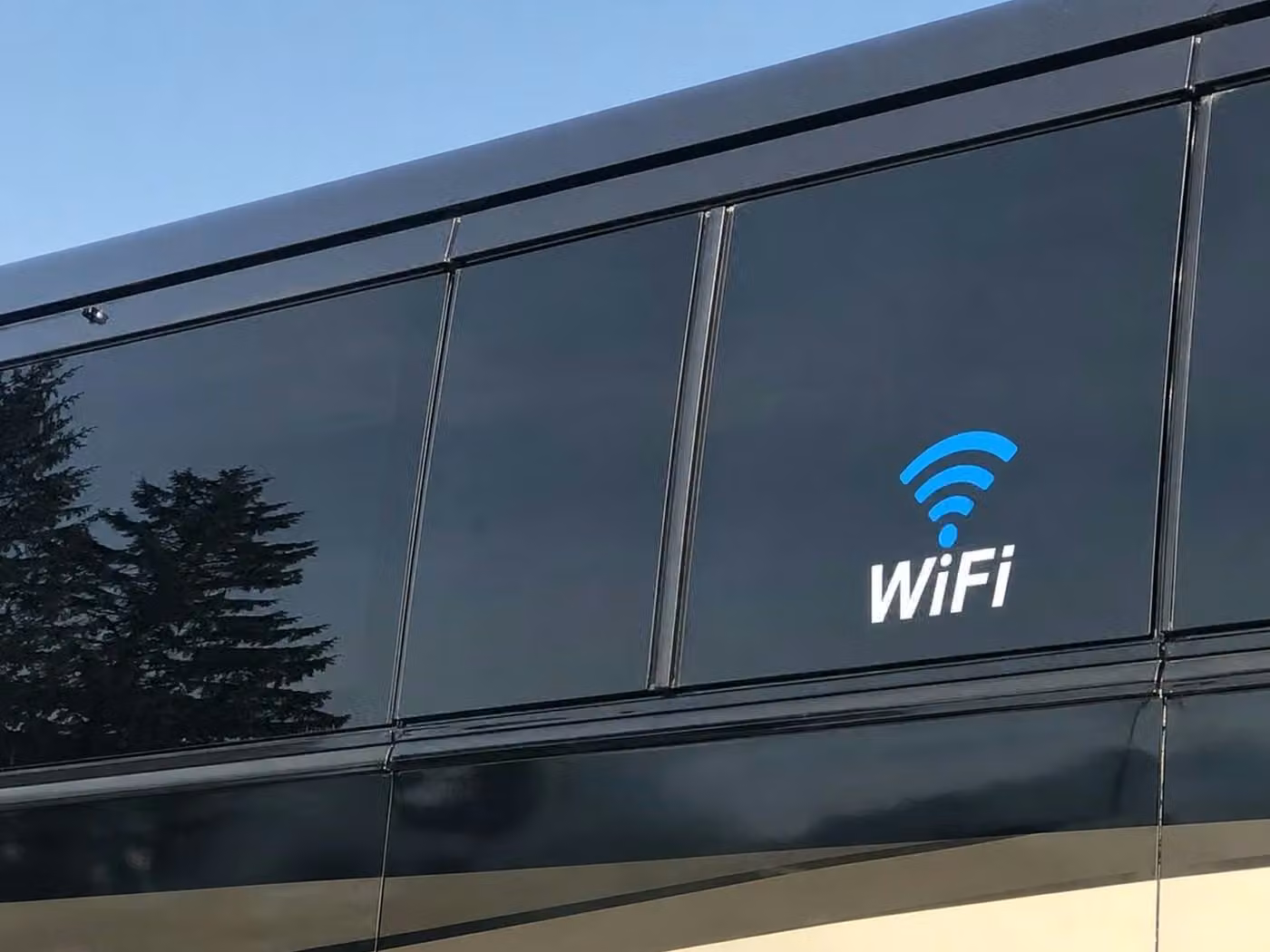 woodstock 56 passenger charter bus wifi